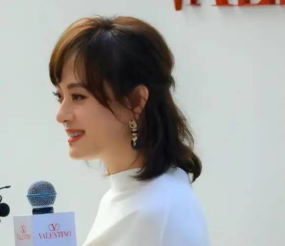 深圳这一夜被长发的孙俪惊艳凶相变福相甩打针脸几条街