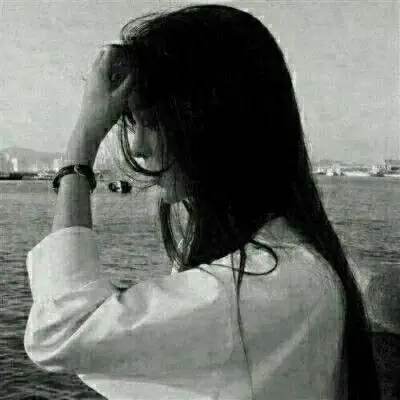 黑白女生背影侧脸头像 高冷侧面伤感女头像