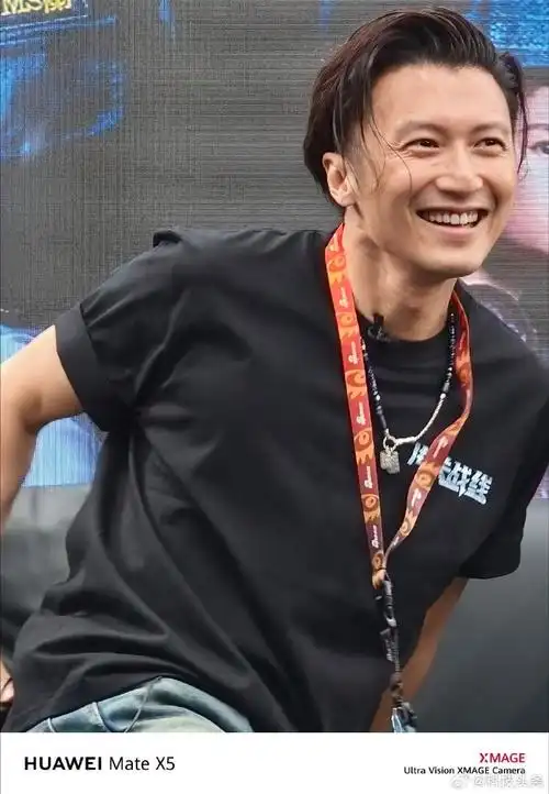 我整这小发型就是学他,帅.#谢霆锋有多能打