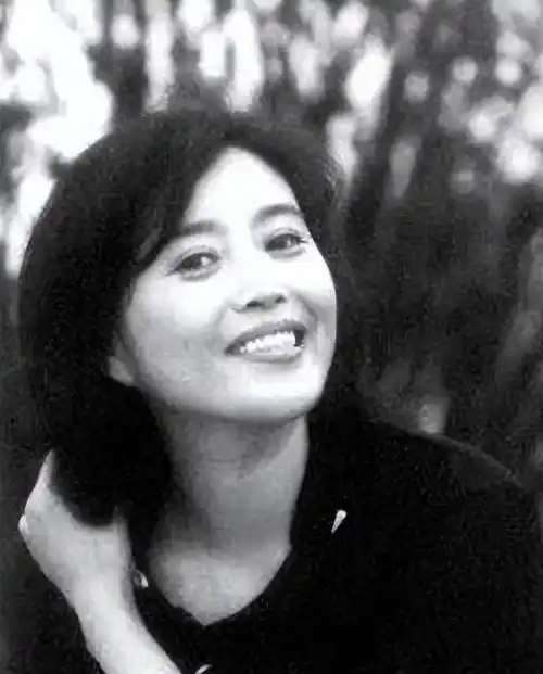 中年颜值崩塌,像变了个人,殊不知他们年轻时也惊艳了时光