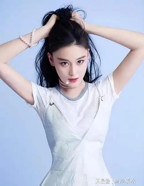 和李晨分手后,她搬进豪宅结婚生女,如今已全部洗白,家庭幸福|张馨予