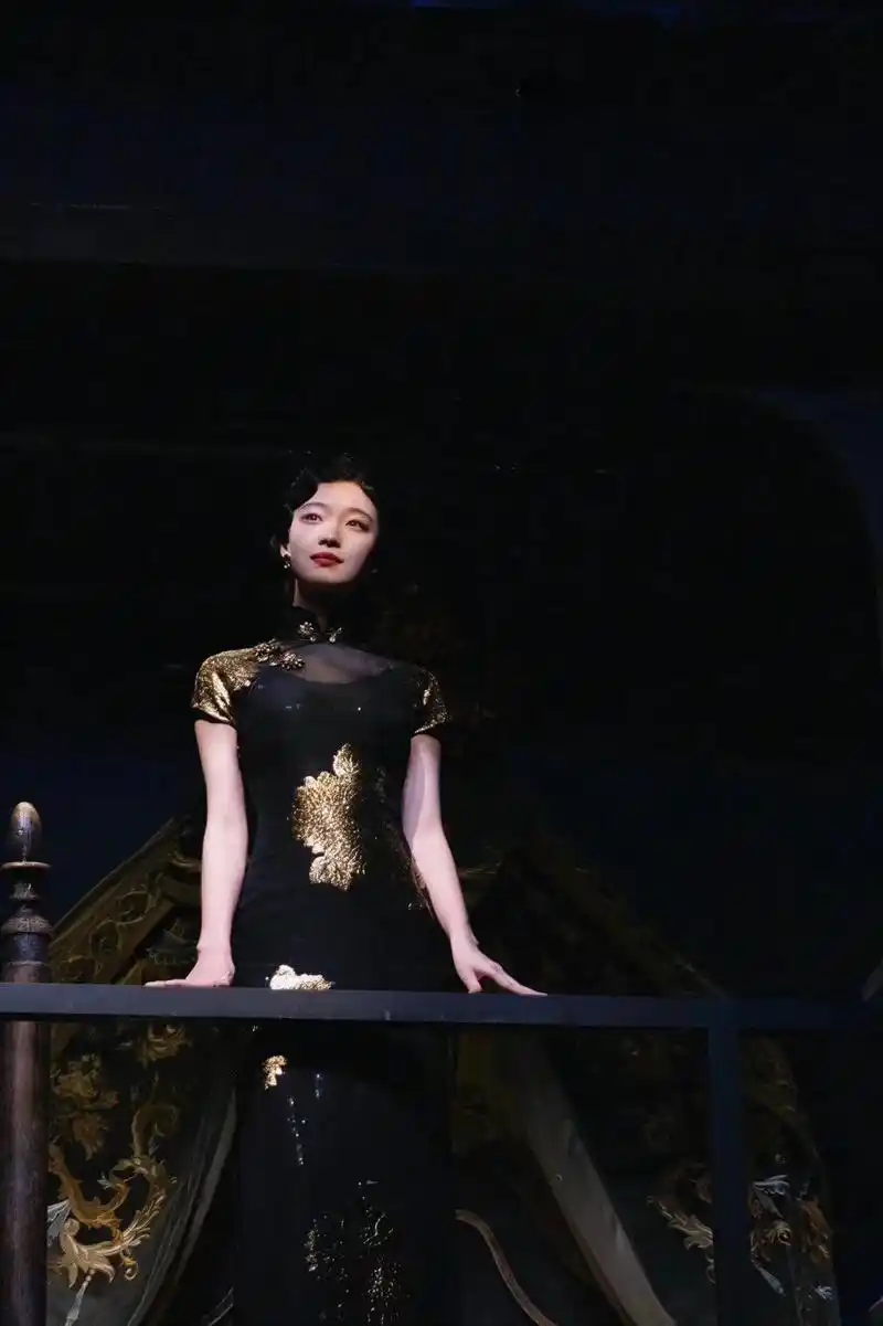 倪妮旗袍路透图.