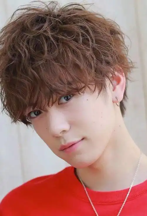 男生染发什么颜色显肤白帅酷潮流的男生短发