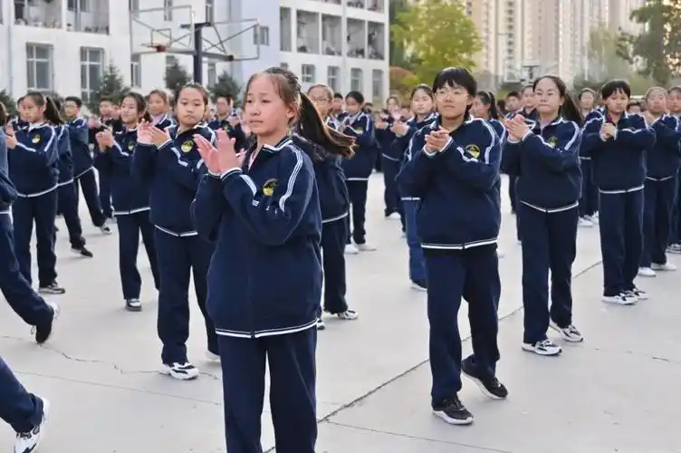 忻州实验中学初一年级举行广播操比赛——在这里,感受向上的力量!