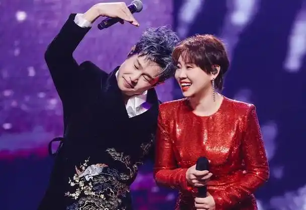 热辣滚烫入账33亿3人被捧红3人有遗憾杨紫的路不好走