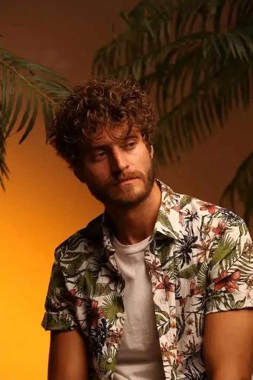 欣赏更多写真明星,卷发明星,帅哥明星,欧美帅哥相关的明星图片,就上