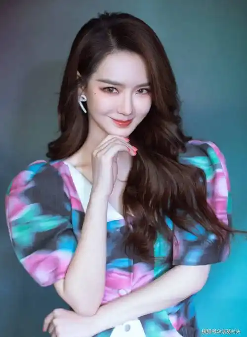 戚薇写真赏:39岁了仍旧狠性感!不像妈妈像少女_身材_外貌_运动