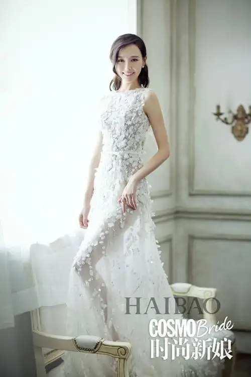 唐嫣登上《时尚新娘》六月刊封面:自诩为矛盾综合体