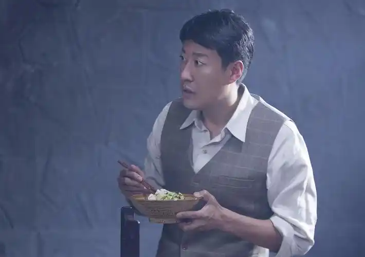 回顾于震二婚娶小13岁娇妻婚后连生三胎如今一家五口其乐融融