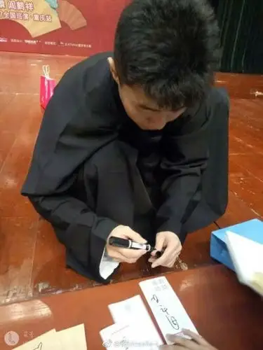 相声演员周九良小先生黑褂瘦良白月光