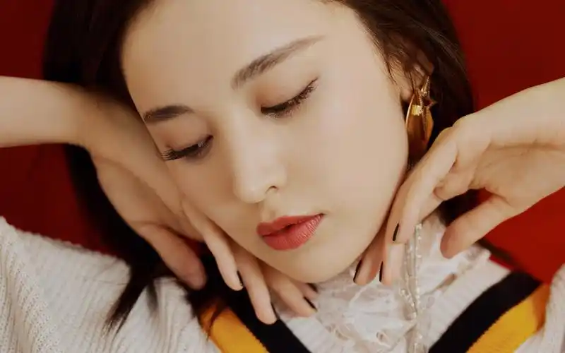 图集分享一组大明星古力娜扎的高清壁纸欢迎收藏