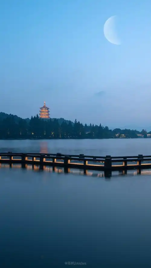 西湖夏夜静谧蓝02020202摄影陈帆fotochen