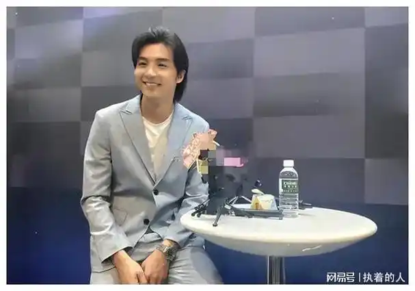 贺军翔透露还房贷压力很大 直言婚后买下4套房子