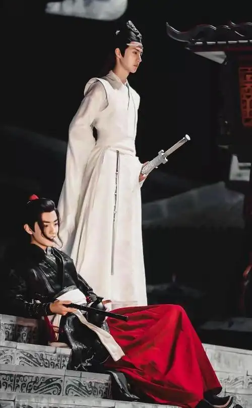 王一博在泰国见面会看见肖战哭,下意识做出这样的反应 - 独讯头条