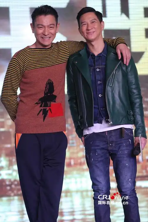 周润发献吻刘德华 刘德华自曝发红包600人抢