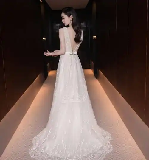 宋轶的"蚂蚁腰"好惹眼,可爱性感,造型美出高级感_连衣裙_粉色_公主