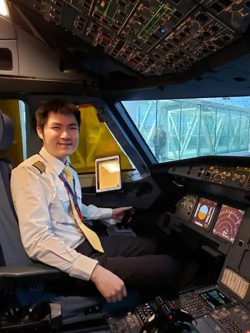 我们的别样青春壮志凌云34岁的飞行教员这样炼成