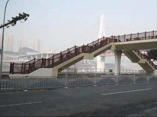 重庆洪崖洞人行天桥开放啦!有了它过马路看风景都方便多了