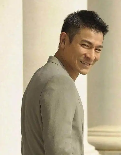 刘德华的超帅西装照, 人家这样的效果才能叫穿西服