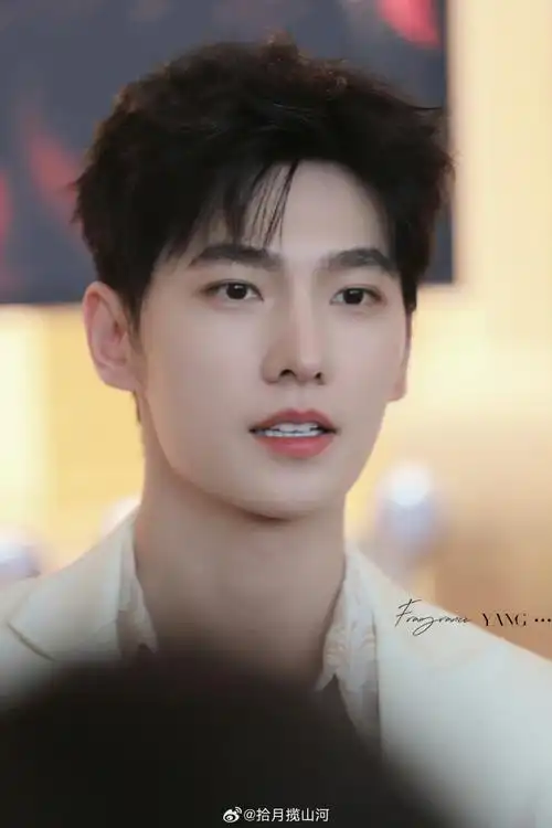 袁大帅给杨洋化妆