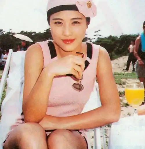 贵州富婆杨小娟嫁三婚演员吕良伟婚后生一子幸福美满