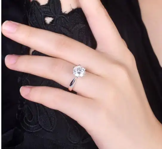 钻石戒指女戒指女白金一1克拉钻戒皇冠经典六爪婚戒美国qg80分f色