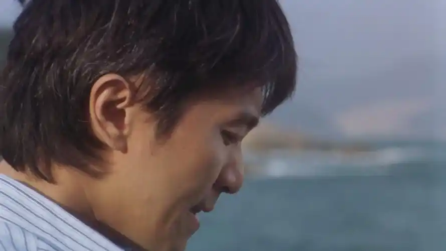 《喜剧之王》中当周星驰说完「我养你啊」之后,柳飘飘在计程车上