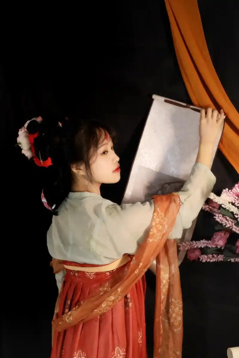 库存的漂亮妹妹.#汉服写真 #古风摄影 #客片分享 #我的摄 - 抖音