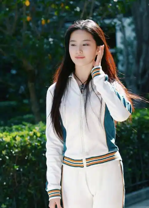 刘亦菲旧照曝光青春灵动宛如仙女下凡连头发丝都那么美