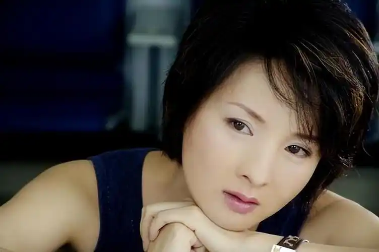 回顾谢兰和丈夫坚持丁克12年愁坏婆婆41岁意外得子全家乐开怀