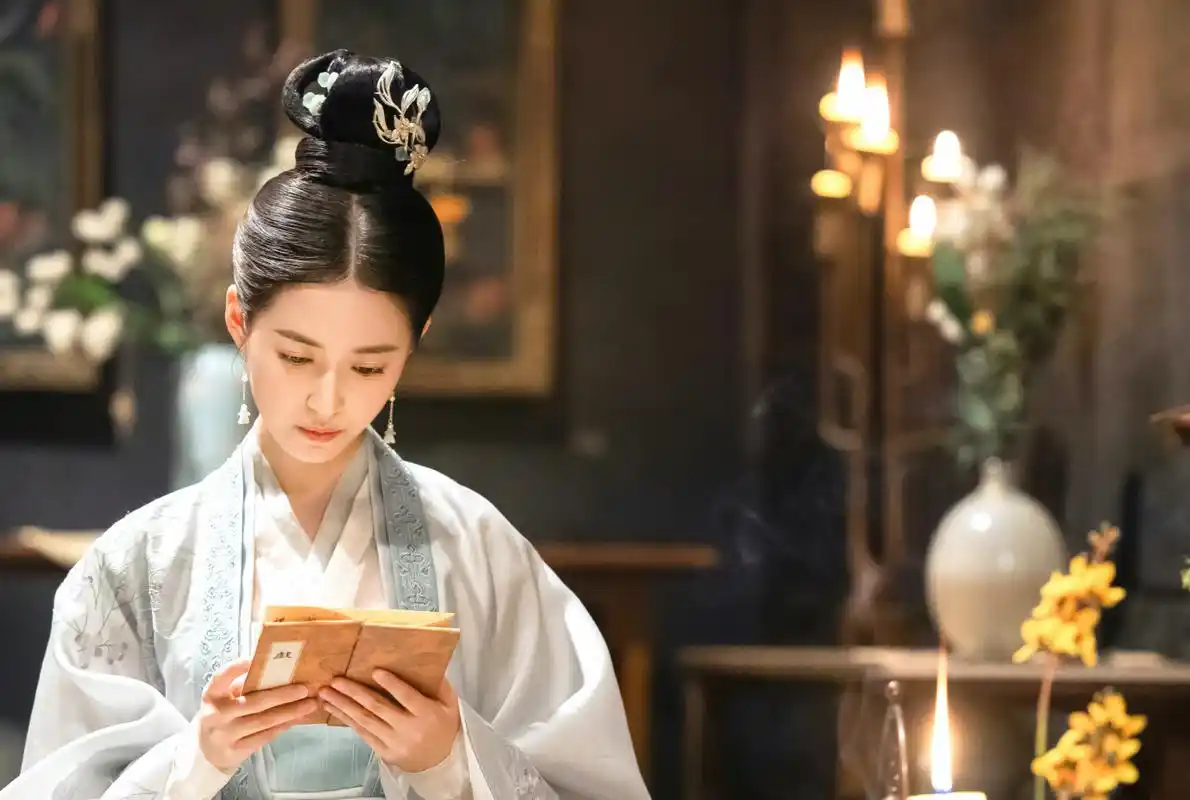 王鹤棣,陈钰琪,何润东,曾黎主演的《浮图缘》,赢得了青年人和古装剧迷