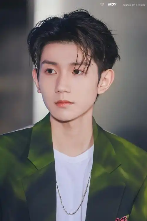 王源时装男士12月刊封面预告##王源21景从云集