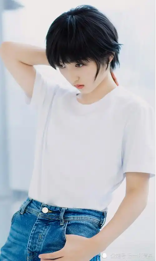 张子枫一直偏爱短发罕见长发照曝光网友跪求一部古装剧