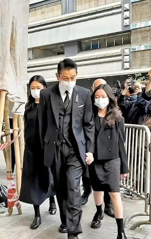 刘德华的妻子朱丽倩:为爱躲藏23年,46岁高龄生子,如今苦尽甘来