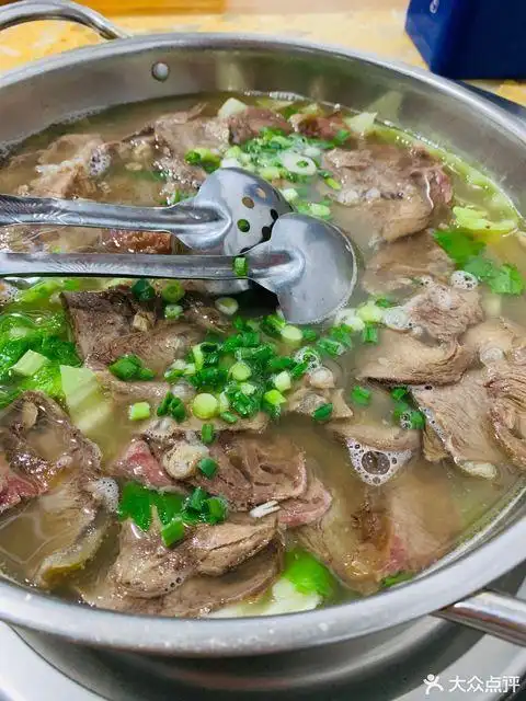 跷脚牛肉汤锅图片