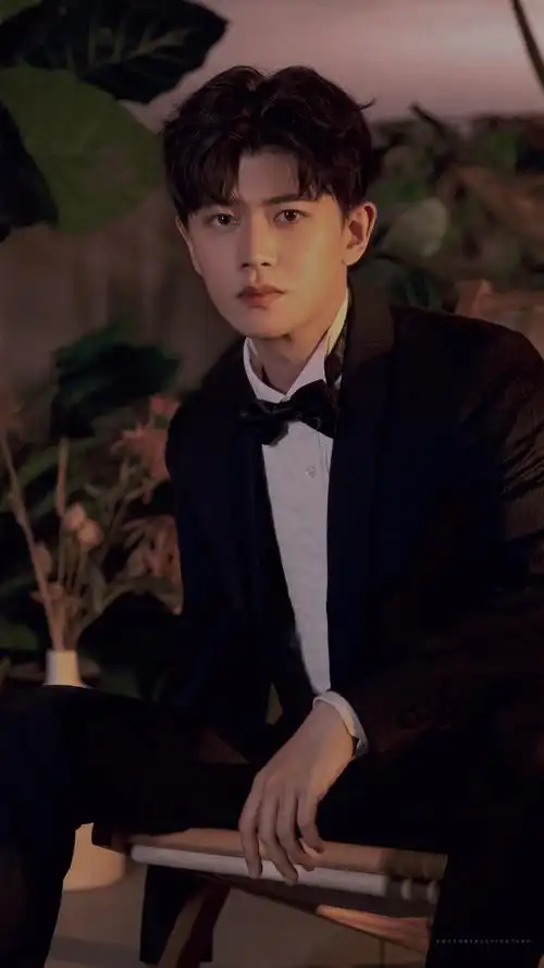 任嘉伦三月行程爆料prince他来了照片氛围感