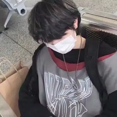 口罩男生侧脸帅气的真人头像 成熟阳光真实的口罩男生头像