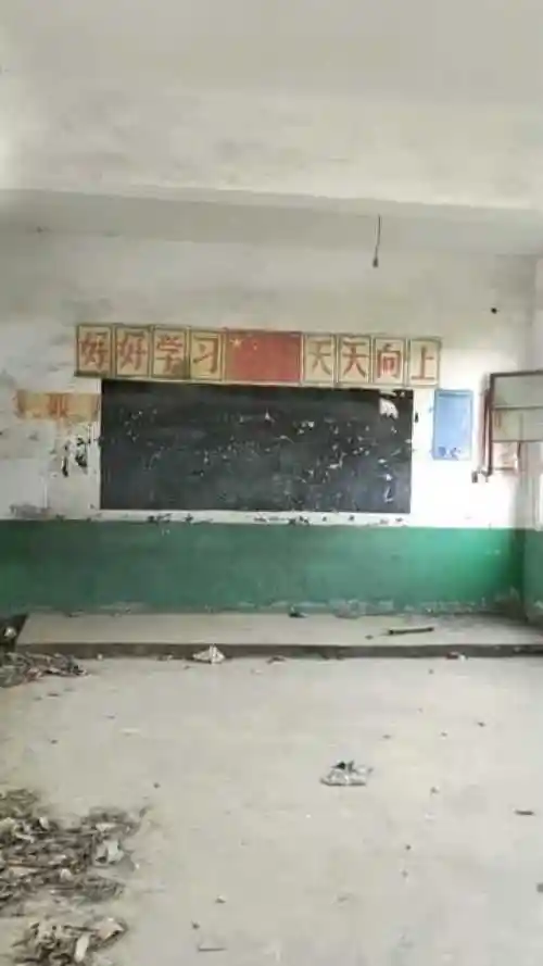90年代的学校模样走近教室那一刻仿佛回到了二十年前