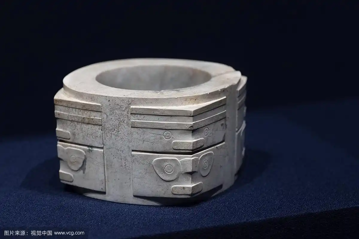 上海博物院藏良渚文化时期神人兽面纹玉琮