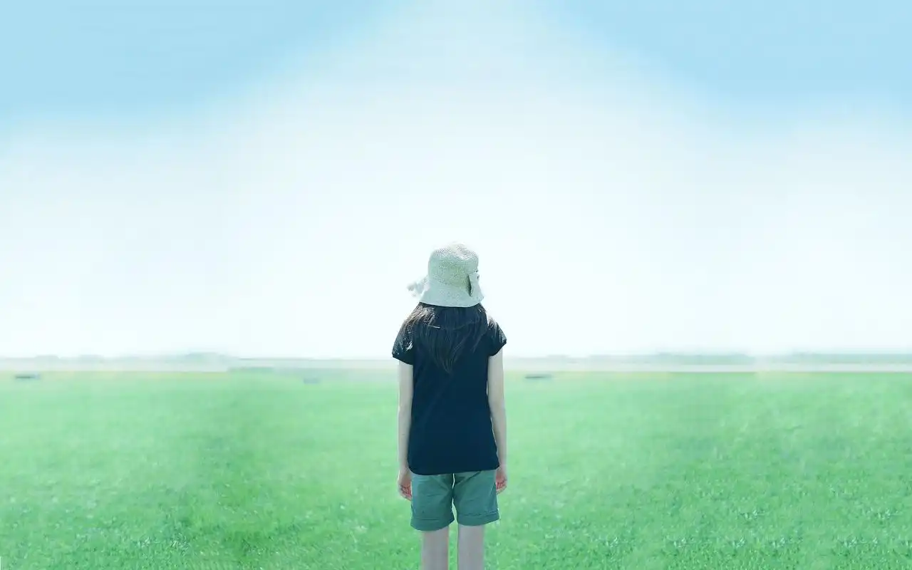 韩国美女闵孝琳海上冲浪电脑桌面壁纸下载高清大图预览1920x1200_美女