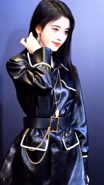鞠婧祎黑皮衣酷酷哒,最后那眼神爱了,好霸气啊