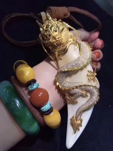 下面是一组虎牙包金的作品,大家欣赏下.说起牙雕,那分类真的太多了.