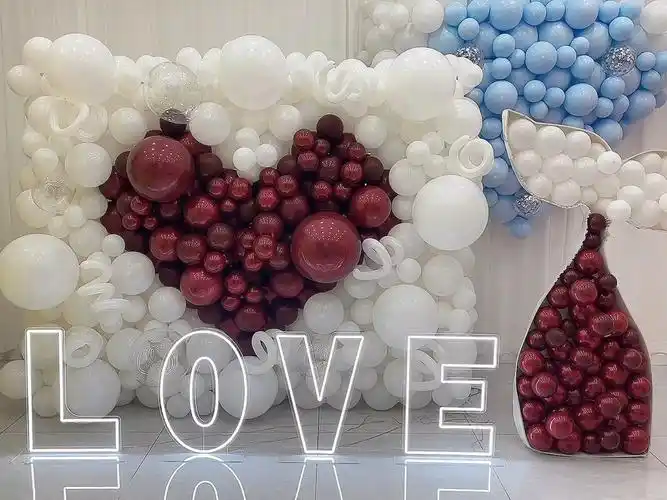 最火的爱心气球墙