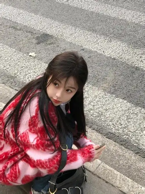 虞书欣素颜妆温柔可爱自然而然针织外套慵懒随性