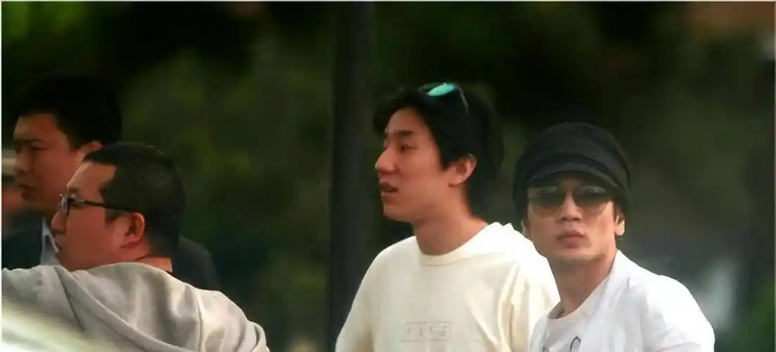 睡遍娱乐圈女星,殴打继母王艳,枪指刘涛老公_范冰冰_周迅_父亲