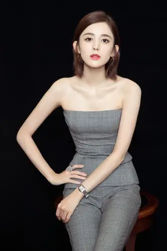 短发齐肩的古力娜扎时尚感爆表. 标签