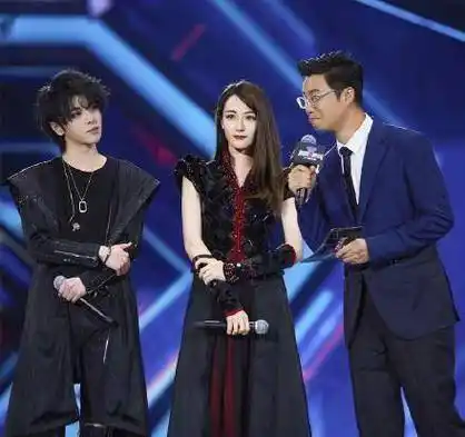 收官现场和播出效果差距大,黄渤跑调张艺兴被消音_迪丽热巴_演唱会