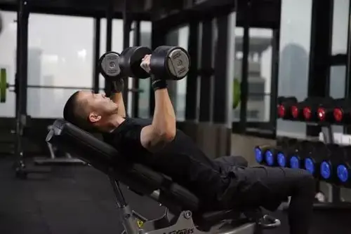 拳击感受一下健身房中的黄立行胸肌4大必练动作看黄立行那么拼练出的