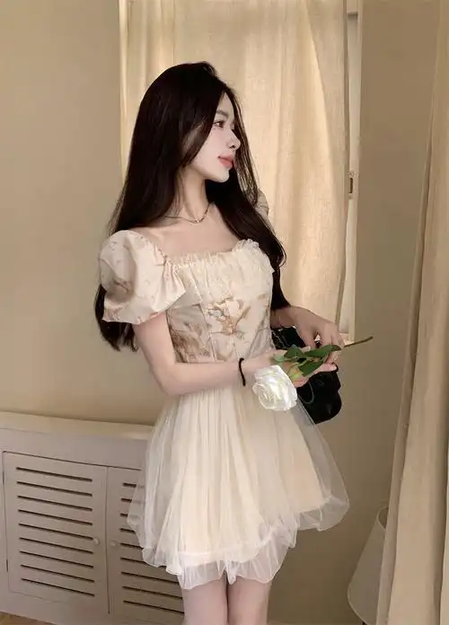 网纱拼接蕾丝花边连衣裙收腰显瘦泡泡袖公主裙女夏季新款甜美裙子