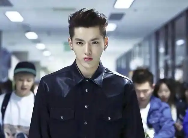 吴亦凡在监狱生活遭曝光胖了20斤竟然当上小班长